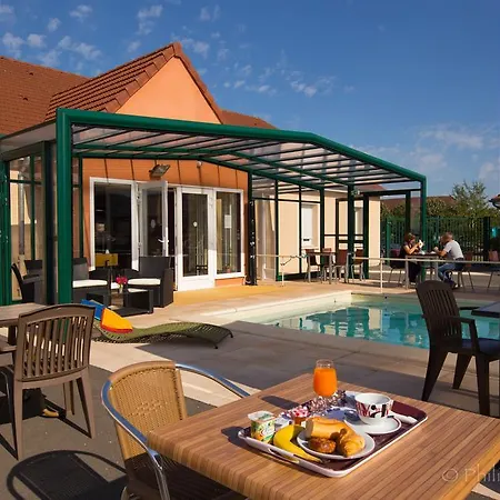 Logis Jum'hotel מלון 3*