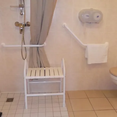 מלון Logis Jum'hotel 3*