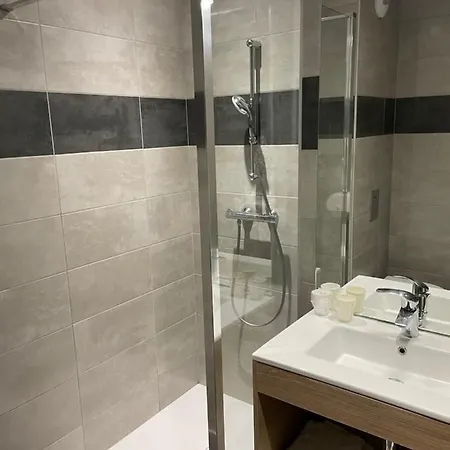 מלון Logis Jum'hotel Saints-Geosmes
