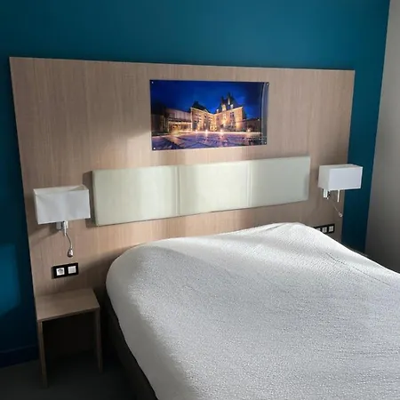 מלון Logis Jum'hotel 3*