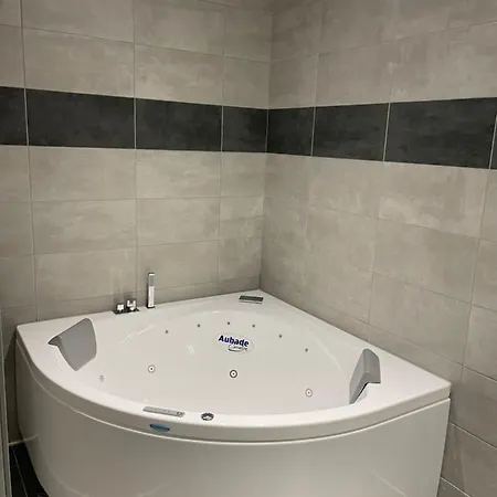 Logis Jum'hotel Saints-Geosmes