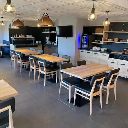 מלון Logis Jum'hotel