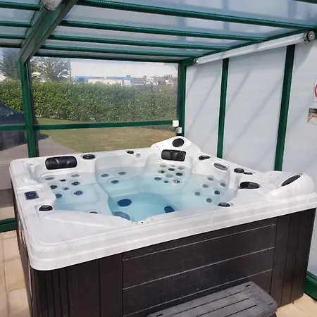 Ξενοδοχείο Logis Jum'hotel 3*