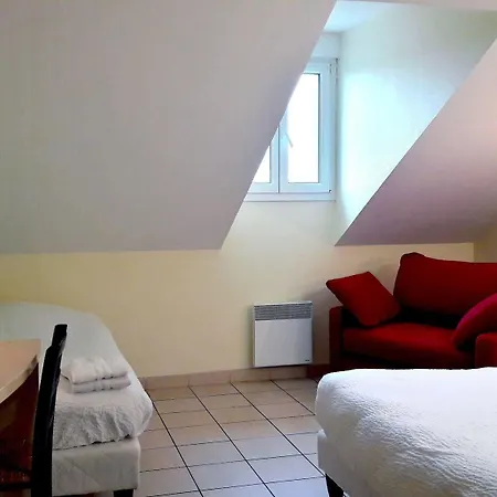מלון Logis Jum'hotel Saints-Geosmes