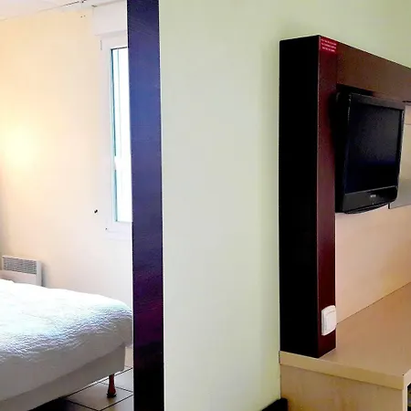 Logis Jum'hotel מלון 3*